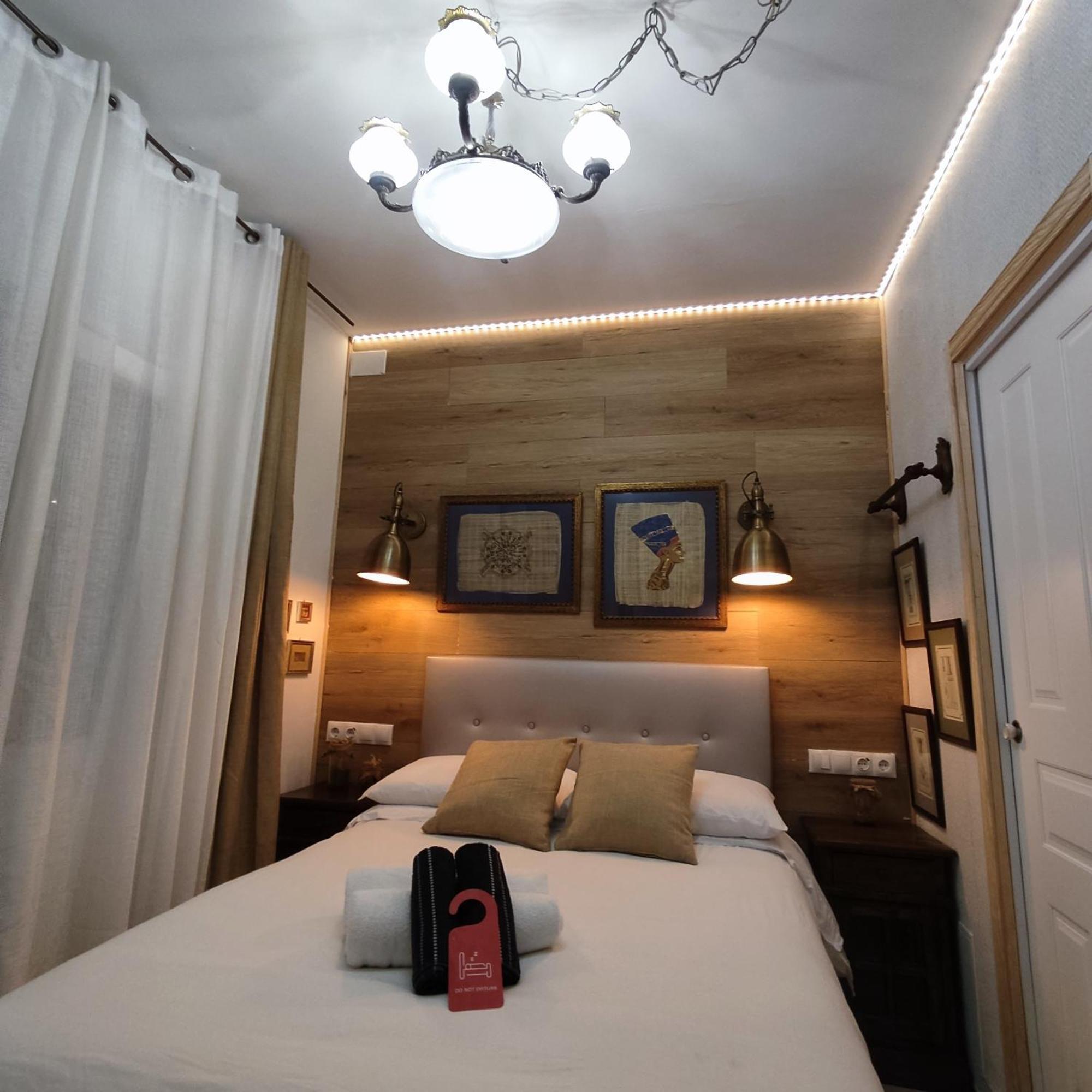 Studio Or Rooms With Private Bathroom Or Rooms With Shared Bathroom Barcelona Exterior foto