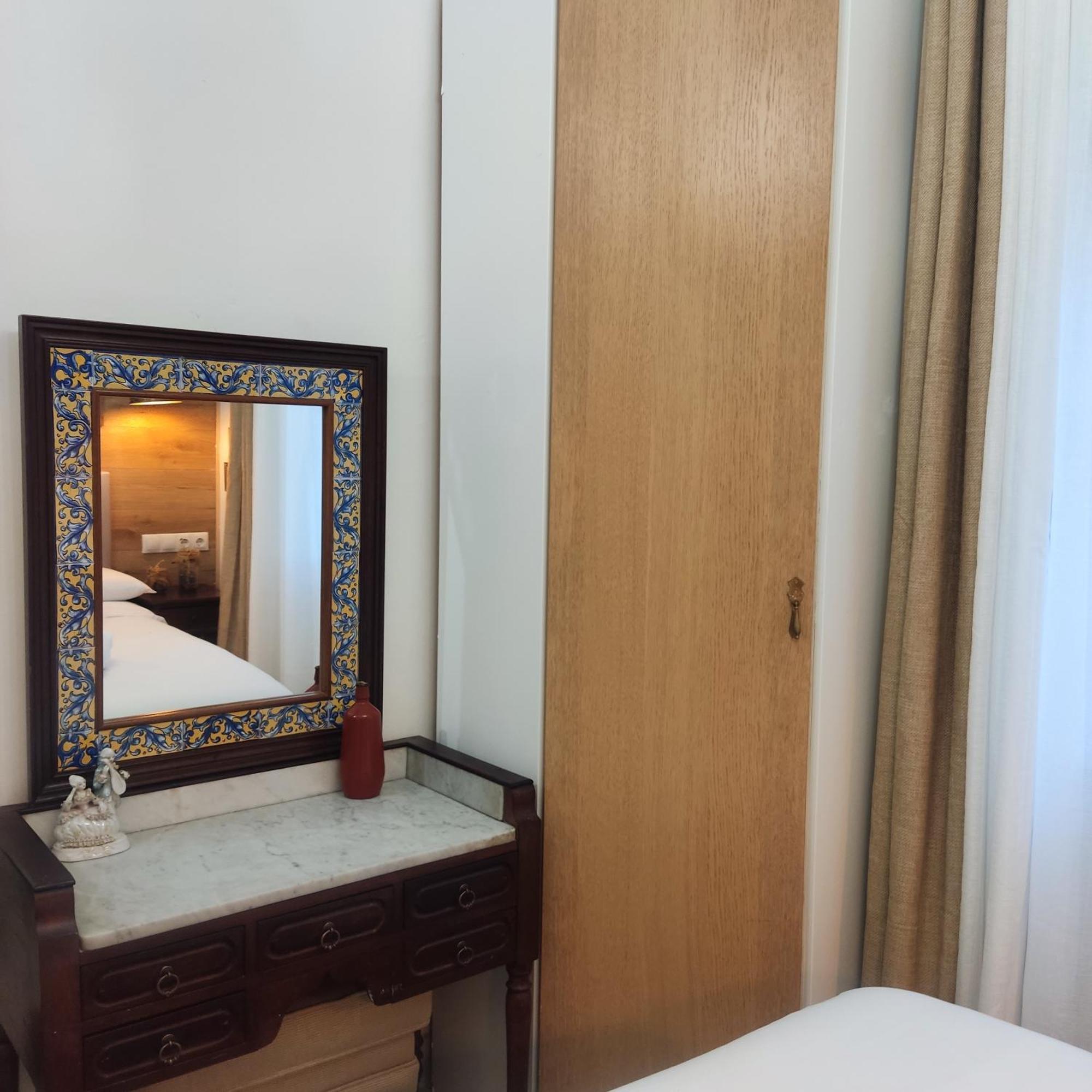 Studio Or Rooms With Private Bathroom Or Rooms With Shared Bathroom Barcelona Exterior foto