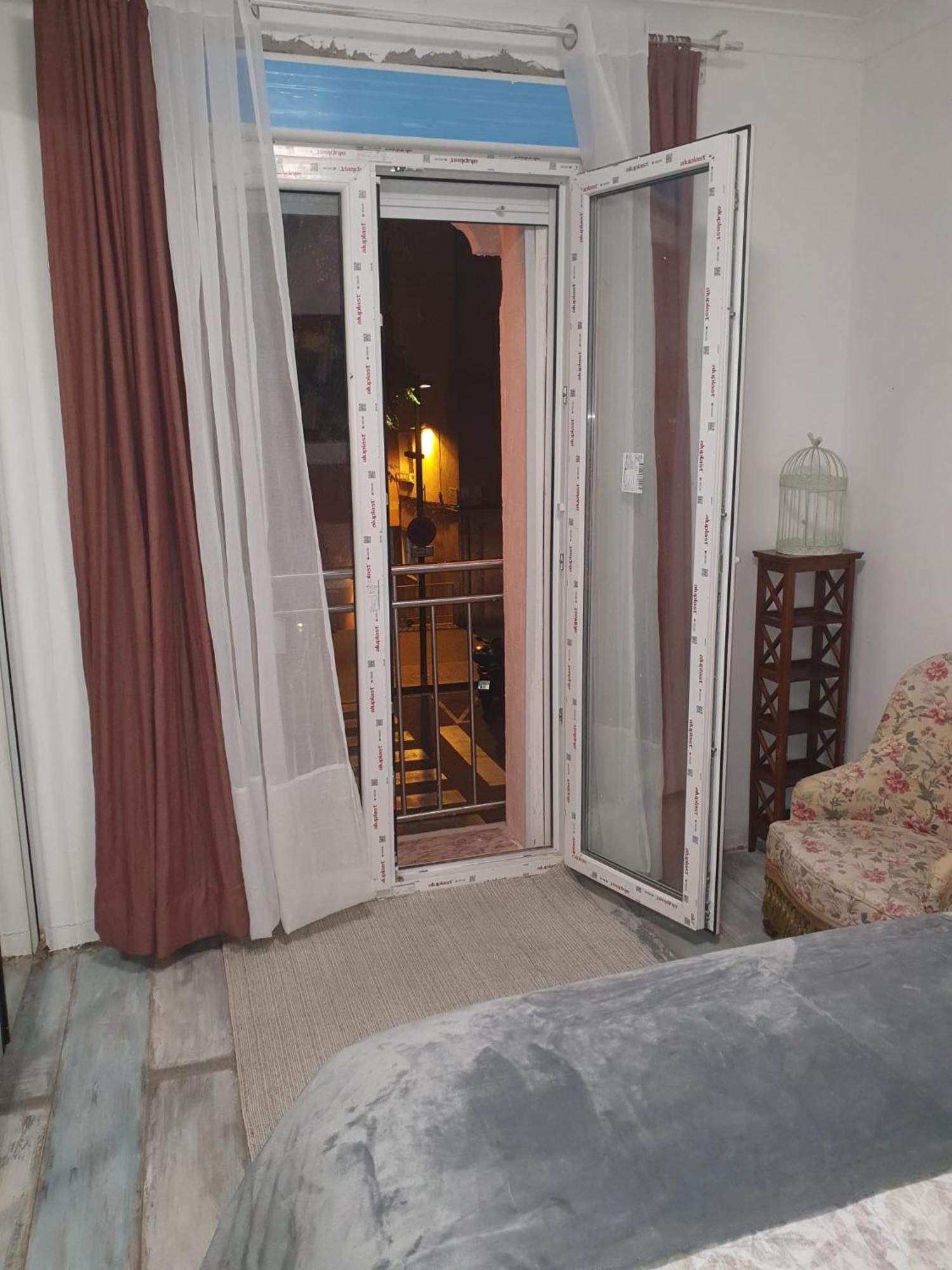 Studio Or Rooms With Private Bathroom Or Rooms With Shared Bathroom Barcelona Exterior foto
