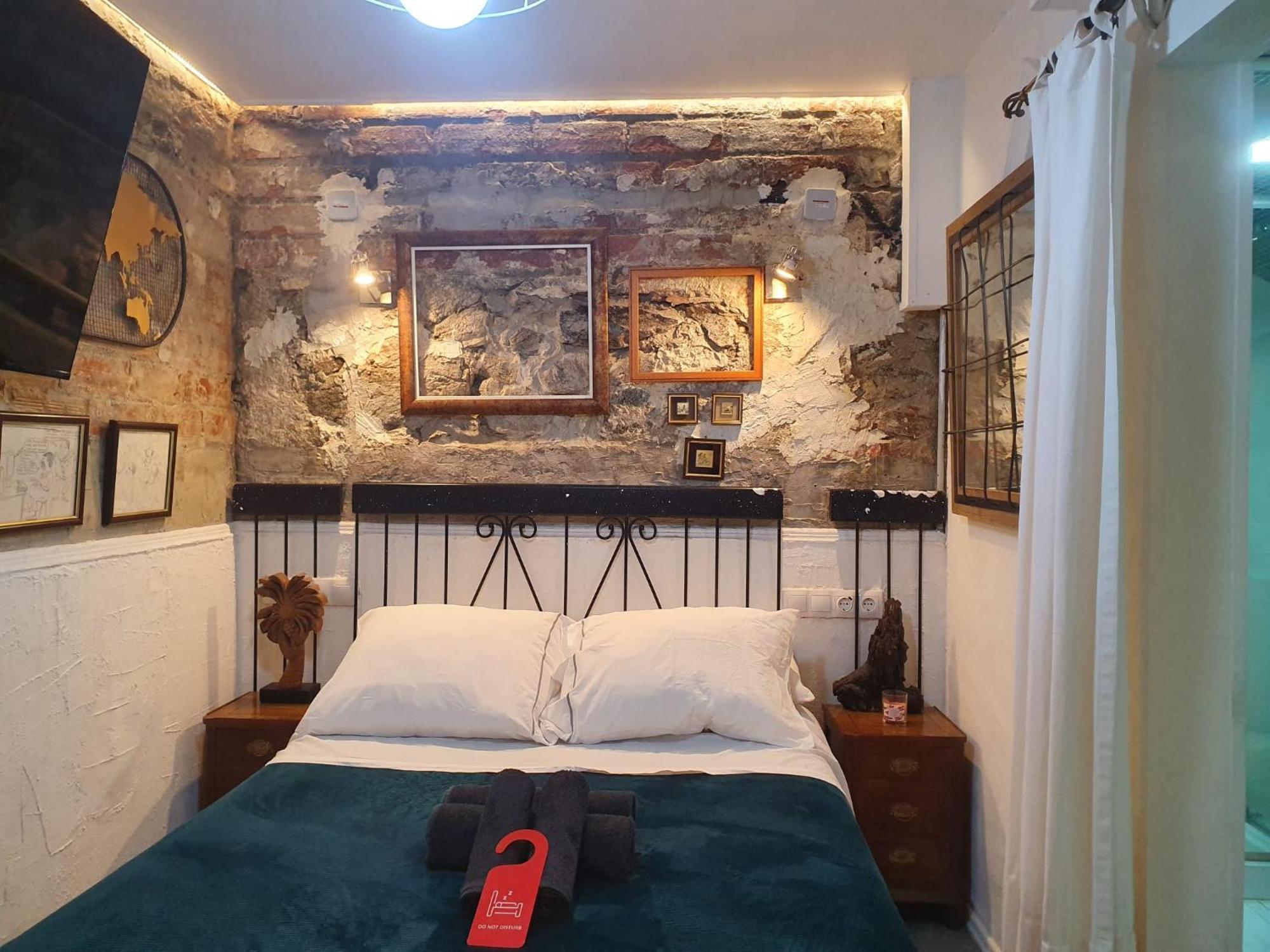 Studio Or Rooms With Private Bathroom Or Rooms With Shared Bathroom Barcelona Exterior foto
